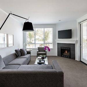 Premium One-Bedroom King Suite